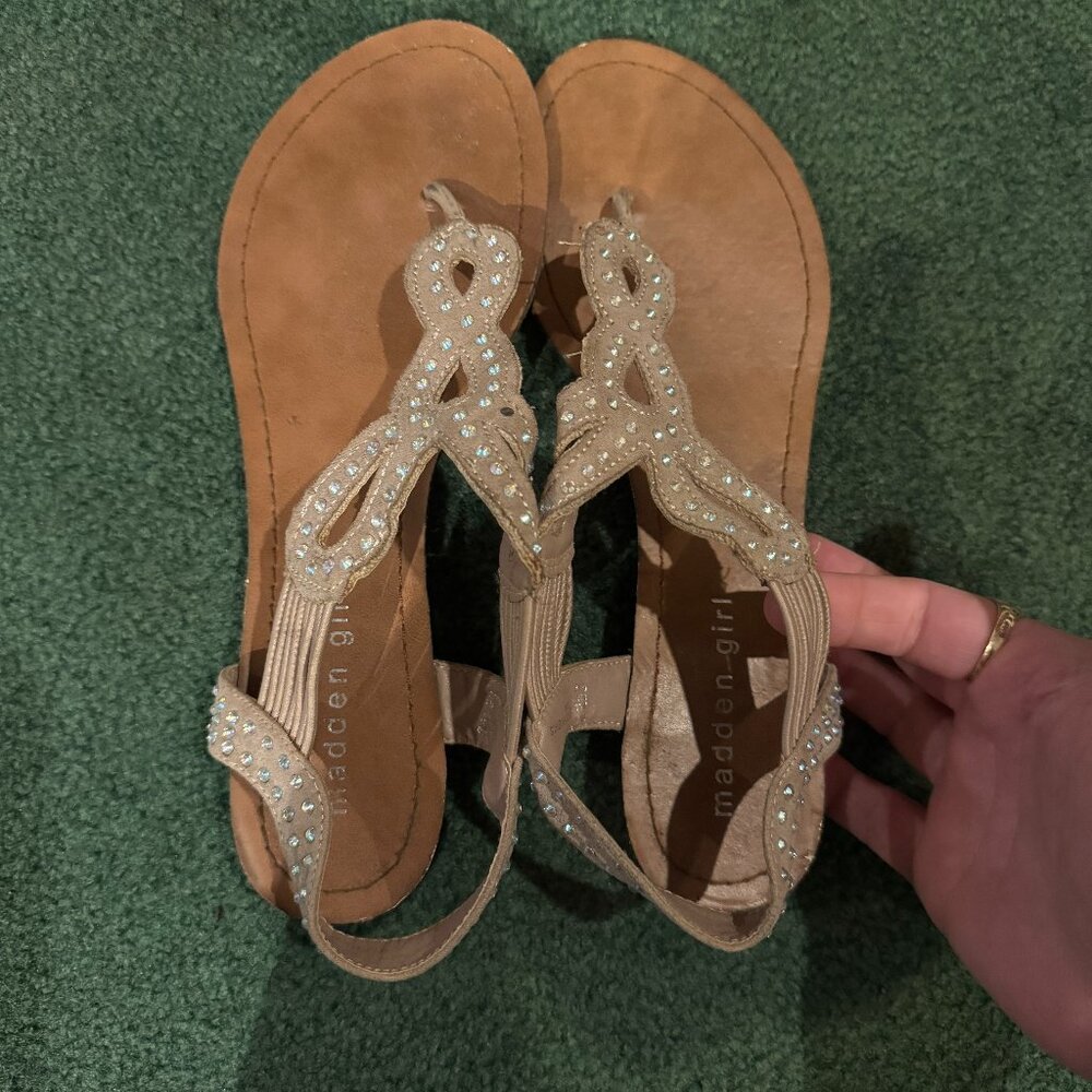 Madden Girl Twirl Rhinestone Sandals – Nude Beaded Boho Flats Sz 8M